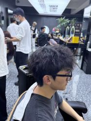 -藤野造型专业烫染接发