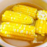 孩子爱吃香脆可口的黄金玉米烙