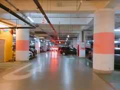 -爱琴海购物公园-地下停车场