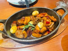 安格斯铁板蒜香牛肉粒-CRAZYONES西班牙海鲜饭(上海美罗城店)