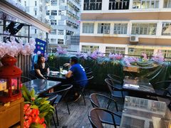 -layback cafe & bar