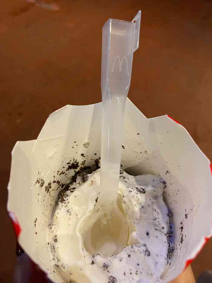 点了个kfc新出的冰激凌「奥利奥k飓风(原味)」可能是模仿别人麦旋风!