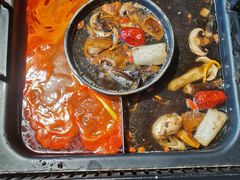 -老牌坊云南鱼豆花火锅(爱建店)