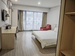 -怡莱精品酒店(苏州新区何山地铁站店)