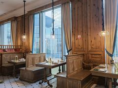 靠窗位-新白鹿餐厅(城西银泰城店)