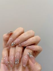 -花岐款式专研健康美甲沙龙