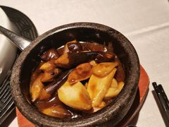 石锅干煸鲜松茸黑鸡枞-杭州新新饭店·1913餐厅