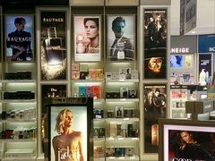 -COSMETICS & PERFUMES BY SHILLA(樟宜机场店)