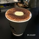 开在马路边的咖啡店