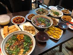 -爆炸头阿姨小四川正宗川味小吃(无任何分店)