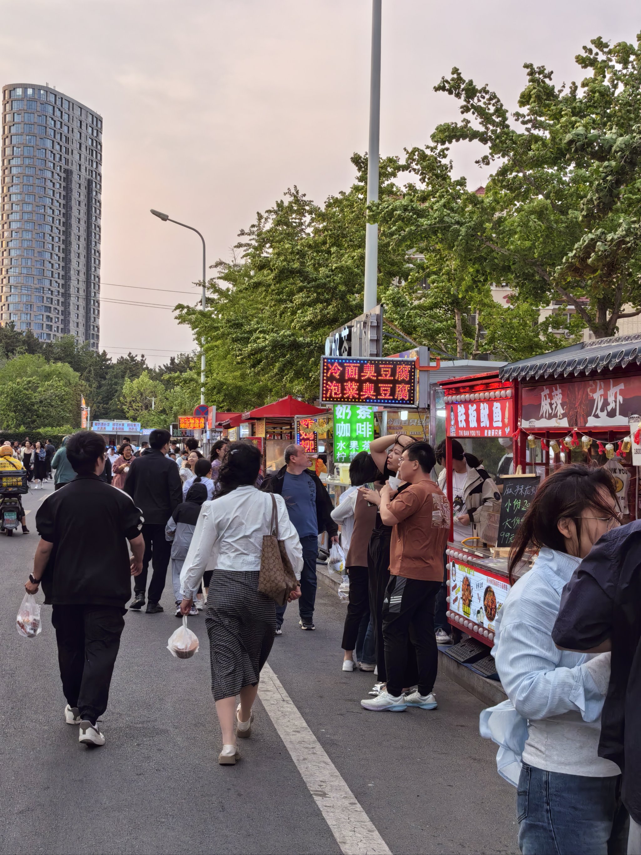 基山街夜市图片