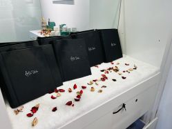 点击看大图 -THE QUEEN(北京店)