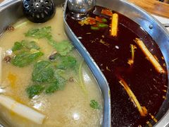 鸳鸯锅-肖肖酸萝卜鱼火锅(总店)