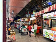 -三亚火车头万人海鲜广场