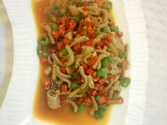 -山珍王国·云南野生菌石锅鱼