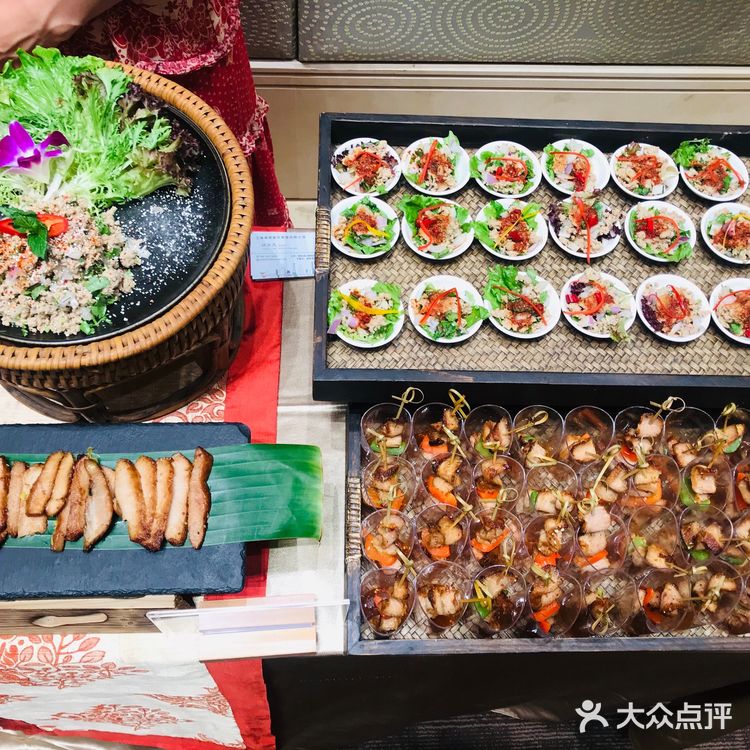 虾片，泰式火锅，泰式酸辣虾仁，甜品等，美食盛宴