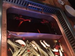 -老牌坊云南鱼豆花火锅(爱建店)