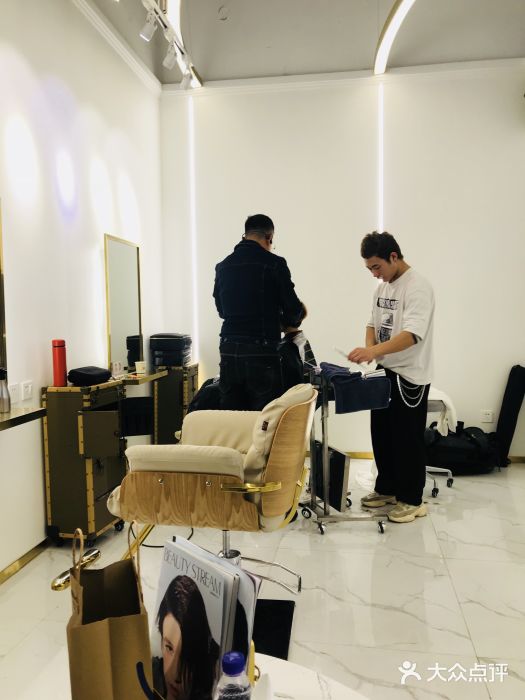 MYYF SALON烫发染发图片
