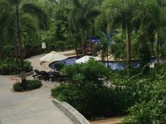 二楼拍游泳池一角-三亚亚龙湾红树林度假酒店