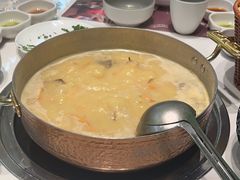 -洪氏嗨捞·广东猪肚鸡·椰子鸡火锅(西咸万象城店)