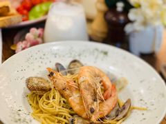 -FLOVIE FLORIST CAFE