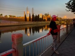 -时尚殿堂明星门店