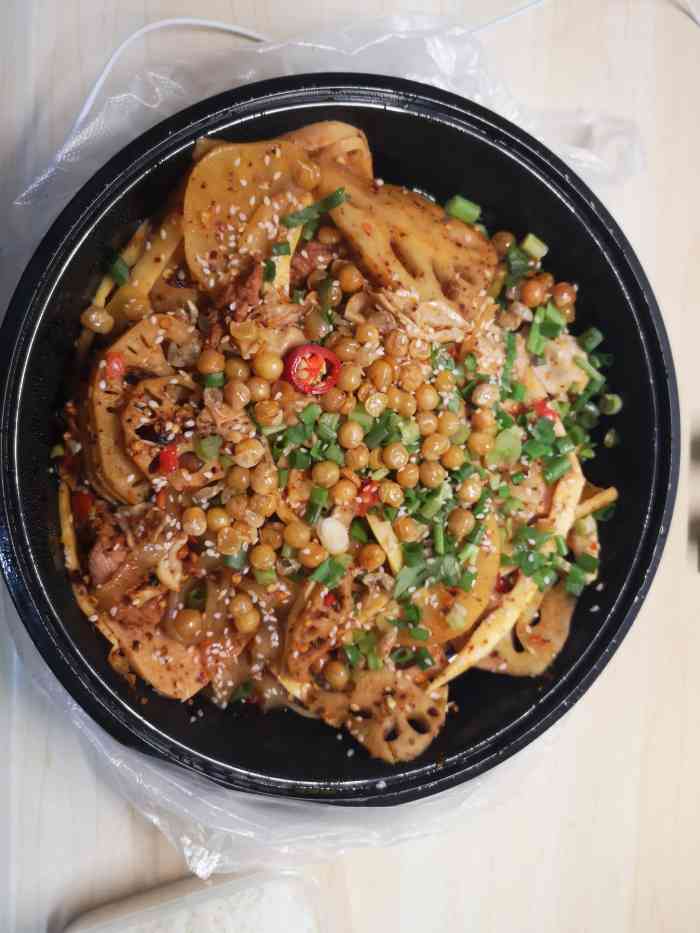 壹半壹拌干拌冒菜(华润国际店)-"因为我是点的外卖,对环境方面的东西