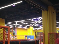 -爱蹦iBOON蹦床运动馆(江汉店)