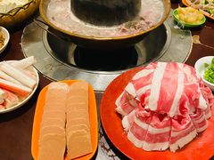 -洞庭洲·防空洞火锅·铜锅涮肉·烧烤(新百广场店)