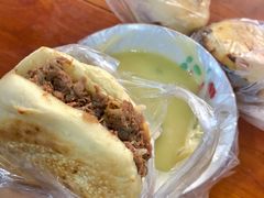 牛肉夹馍-老西关黄老太牛肉烧饼
