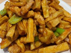 茄子烧肉段-方城小吃店