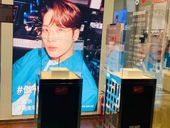 -LensCrafters亮视点·OAKLEY精选(静安嘉里中心店)