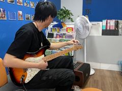 -八度音乐吉他教室(汉广店)