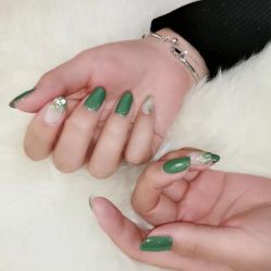 -爱小小美甲美学