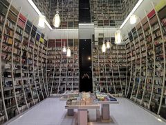 -钟书阁(松江泰晤士小镇店)