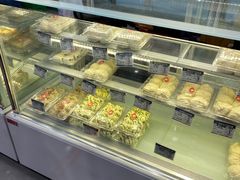 面包甜点陈列柜-白玉兰传统小吃