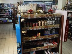 零售区-全家便利店(愚园路六店)