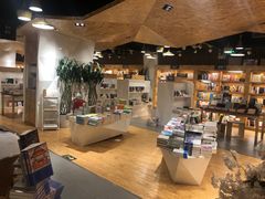 -新华里咖啡书吧(新华书店小寨店)