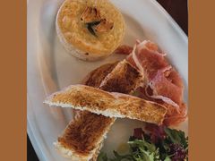 焗布里芝士配蚕豆和帕尔马火腿-PIZZA BIANCA(万象城店)