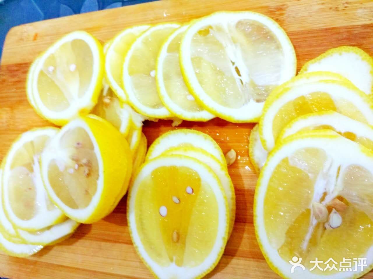 美女们夏季美白、减肥、冰糖柠檬茶