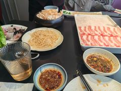 -鲜入唯煮·港式海鲜牛肉火锅(金宝街店)