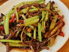 茶树菇炒牛柳-牧羊餐厅