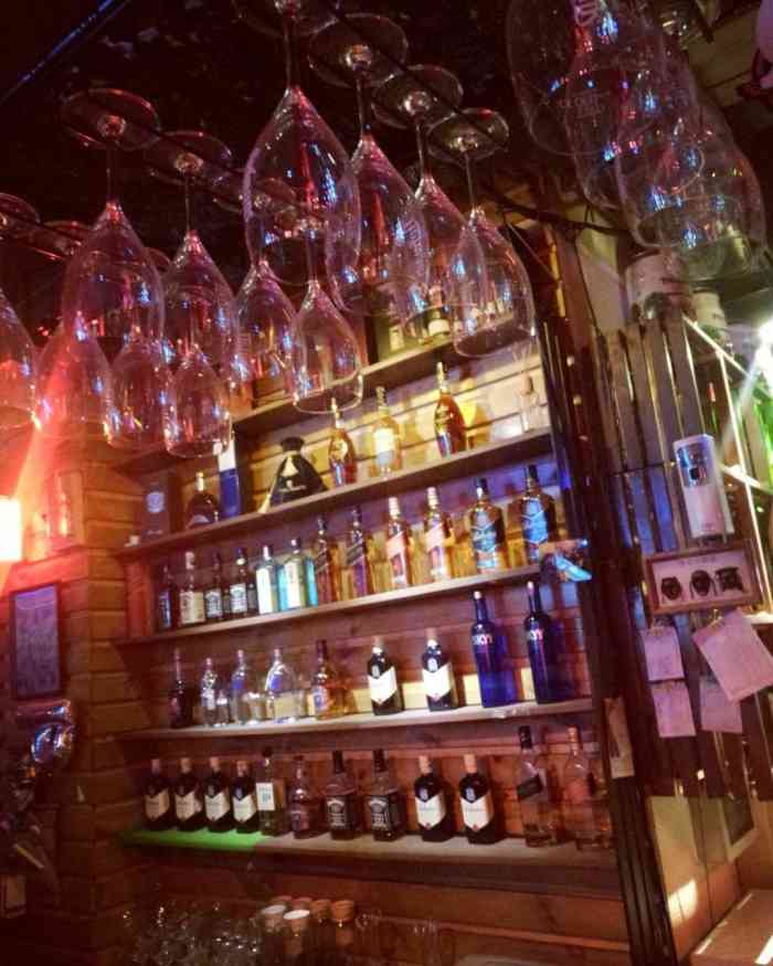 yoyo酒吧-"环境优雅,很适合和朋友来小酌一下.新开不.