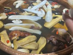 乌鸡野生菌汤锅-一善菌·云南菌汤·云南菜(银泰城店)