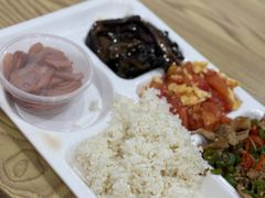 -嘎嘎香东北老饭盒(北外滩水城三街区店)
