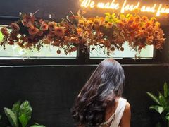 -Mark&Mars Restaurant