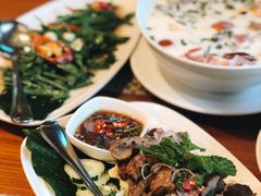 -Chom Cafe and Restaurant