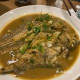 店面不是很大、服务员倒是不少、看菜点菜、服务地点也算跟得上、就是菜品感觉不是特别好吃、个别菜有点偏咸、或者说那个汤有点像刷锅水、看着一点食欲都没有、望店家能在菜品上多下点功夫研究一下、离家近、以后还会多去光顾的