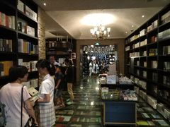 -钟书阁(松江泰晤士小镇店)