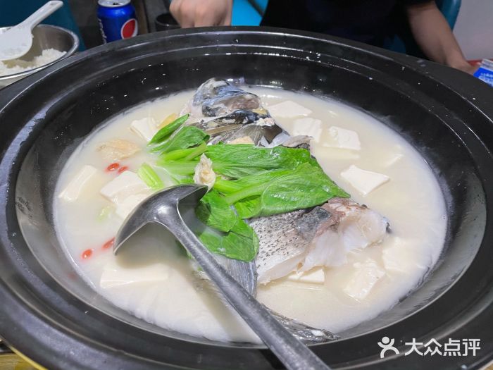 7017味道工厂(三墩店)农夫山泉炖的鱼头（红烧）图片